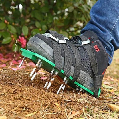 Gazonbeluchter schoenen Tuingazonbeluchter sandalen met 26 spikes en verstelbare bandjes Gazonverticuteermachine voor het effectief beluchten van gazonbodem