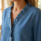 🔥📢 60% KORTING!! 💃 Damesblouse met ruches – Romantische V-hals, asymmetrische zoom en ademende stof ✨