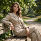 Elegant kostuum voor dames met strikceintuur en wijde broek